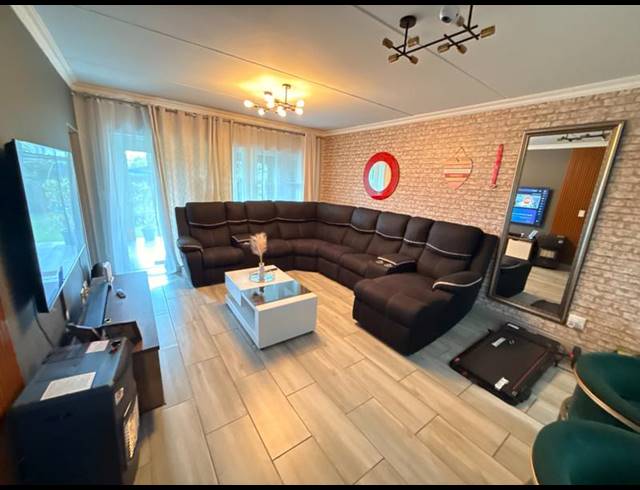 2 BEDROOM PROPERTY TO RENT IN BROADACRES